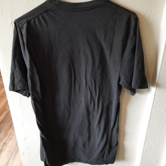 Men's size medium short sleeve American flag shirt. - Picture 2 of 3